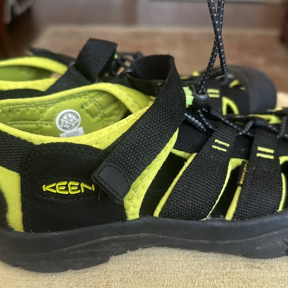 KEEN Women's Whisper Closed Toe Sport Sandals Hiking Slip-on Shoes Size 38, US 6 - Picture 15 of 16